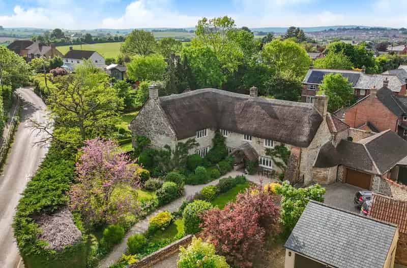 4 Bedroom Detached House Trull Grade II Listed