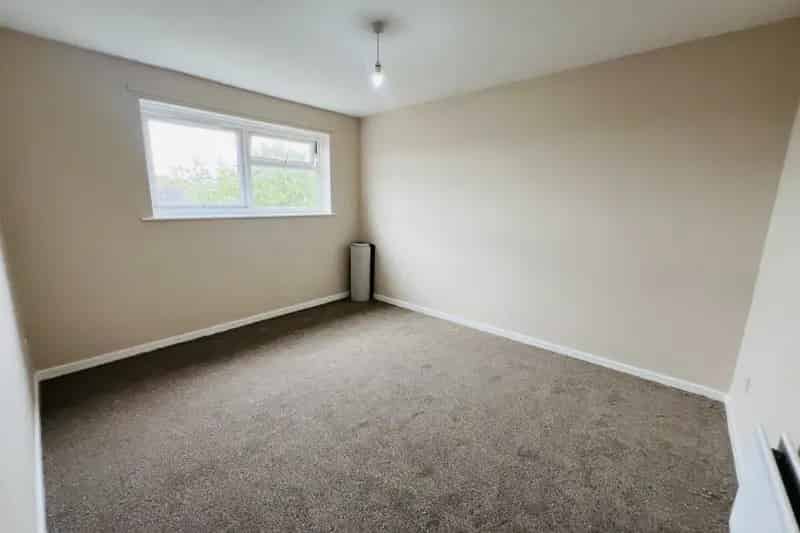 2-Bedroom Flat Langney Newly Redecorated and Recarpeted