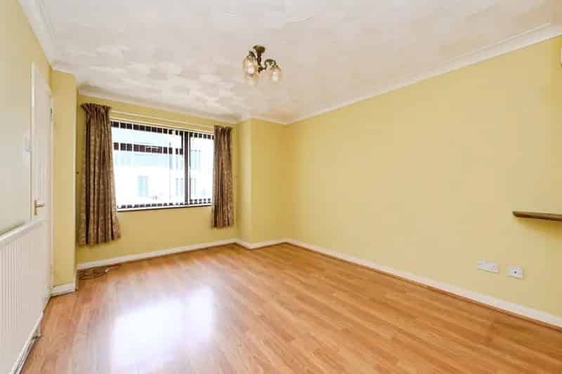Four Bedroom Semi Detached Family Home With Garage