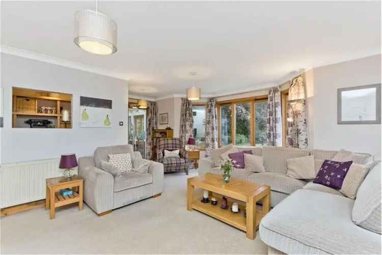 5 Bed House - Detached with 4 Reception Rooms