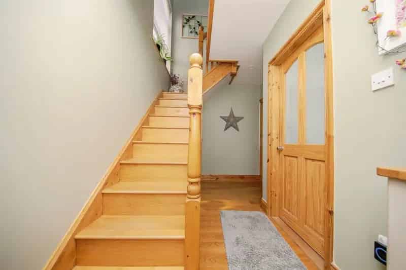 3 Bed House Extended Kitchen Diner Landscaped Garden Summer House Driveway