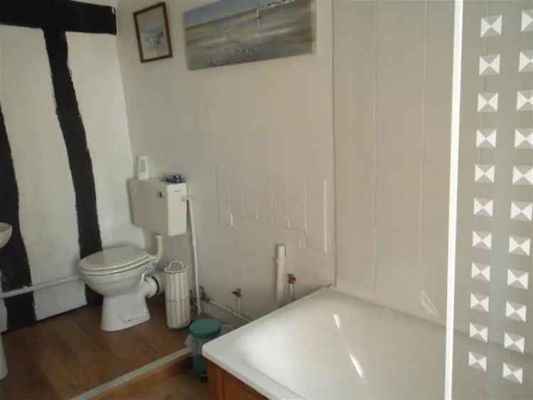 Spacious First Floor Studio Apartment Near Kelvedon Station