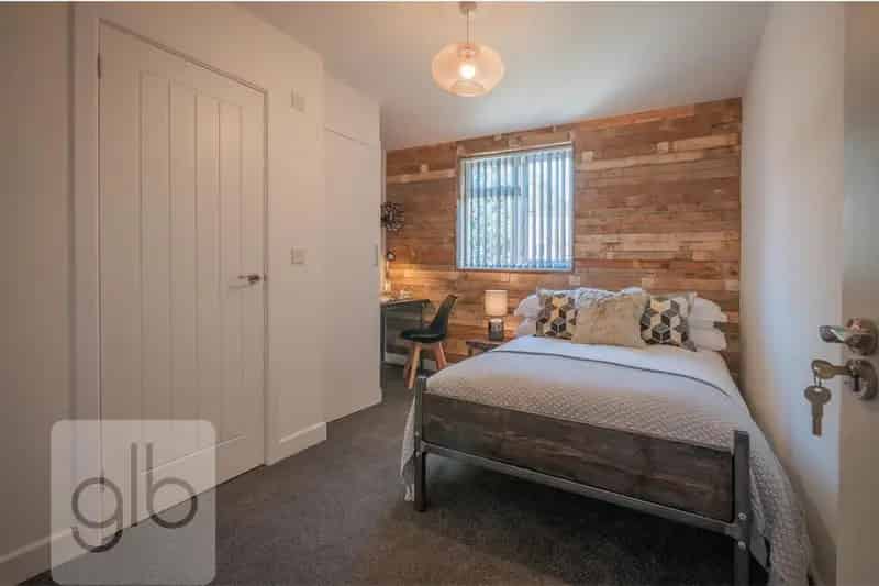 Double En-Suite Bedroom House Share - Bills Included