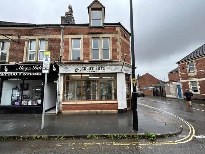 Retail Unit For Sale on Bath Road Corner Pitch