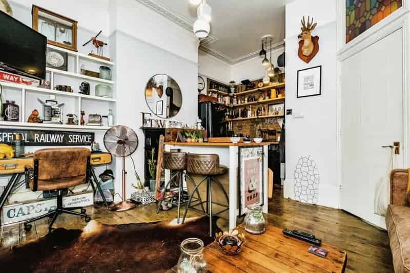 2-Bed Flat with Modern Kitchen and Stunning Bathroom