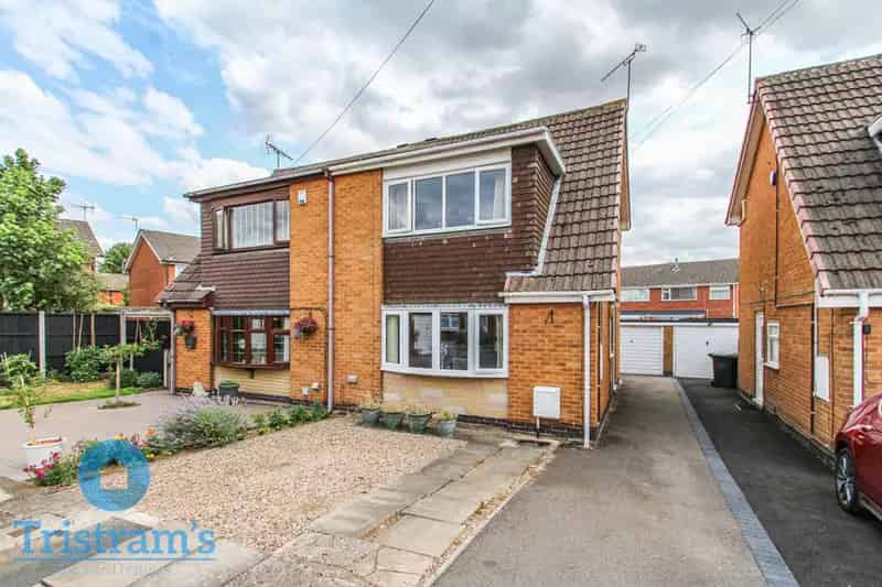 3 Bedroom Semi Detached House To Rent