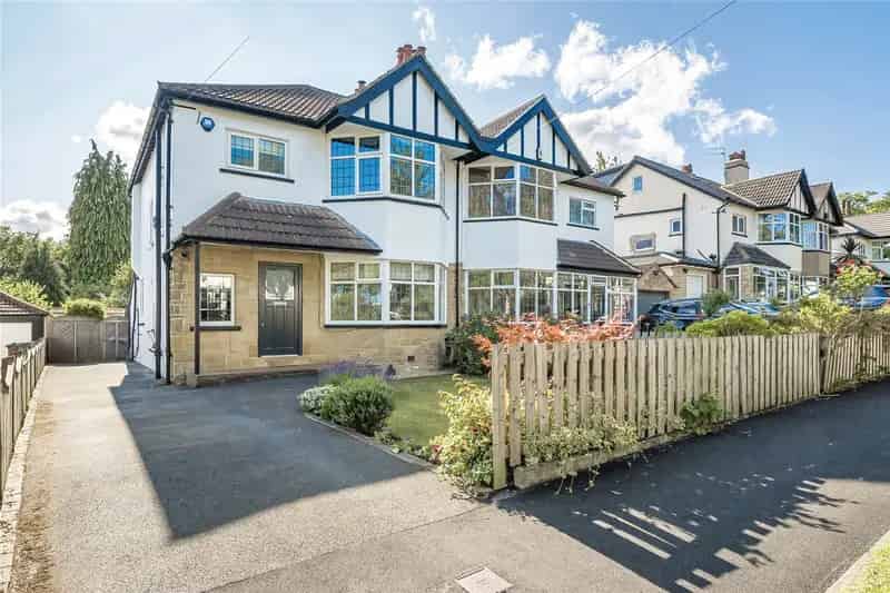 Spacious Family Home Near Roundhay Park