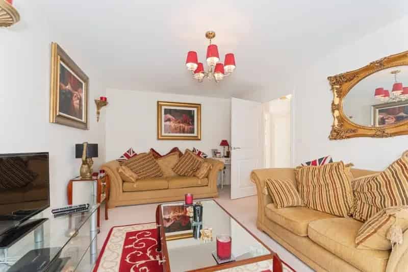 3 Bed Semi-Detached Home Family Modern Garden Parking