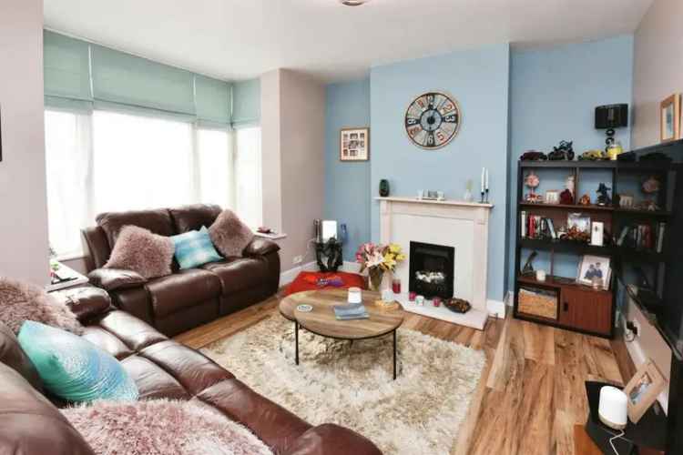 3 Bed Family Home Driveway Parking Garage Conservatory
