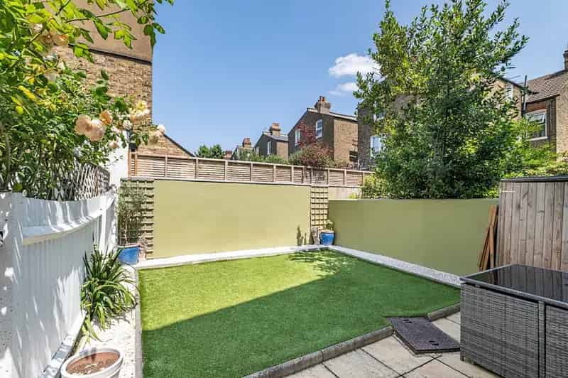 2 Bedroom Victorian Flat for Sale in Streatham Hill