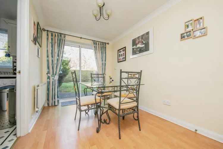 3 Bed Semi-Detached House with Garage and Driveway