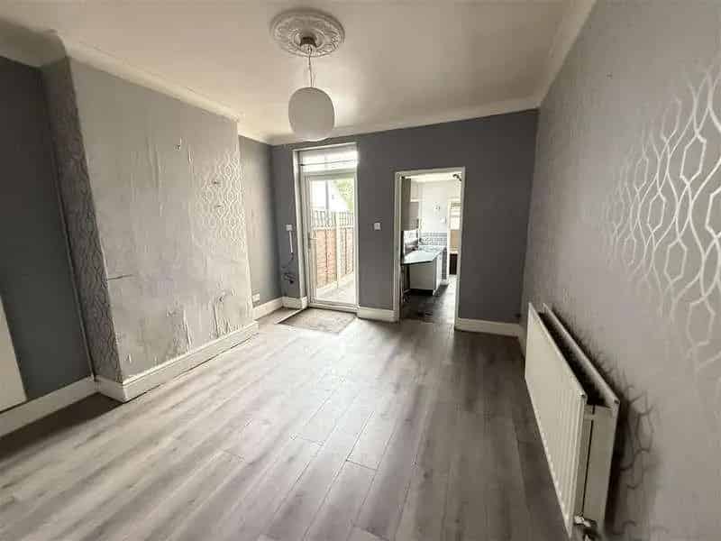 3 Bed Mid Terrace House For Sale