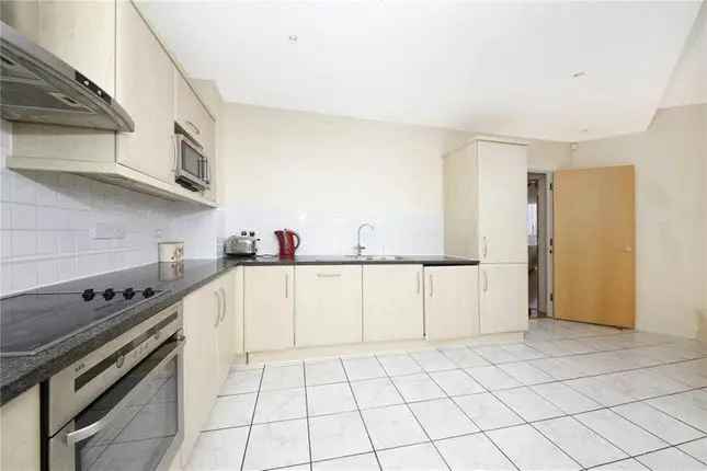 Flat for sale in Boardwalk Place, Canary Wharf, London E14