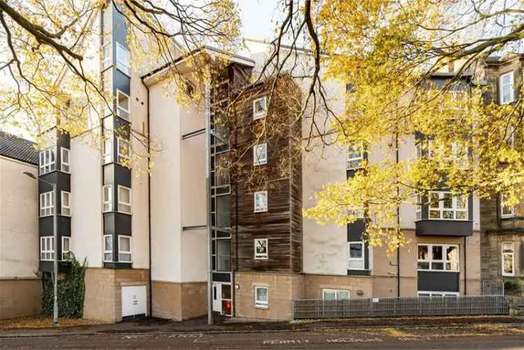 2 Bed Flat - First Floor with 1 Reception Room