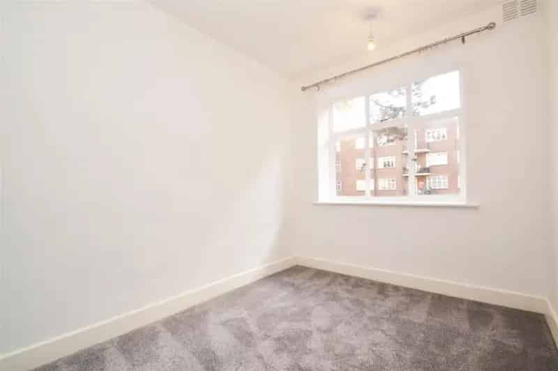 2 Bedroom Flat in Brighton Dyke Road - No Deposit Option