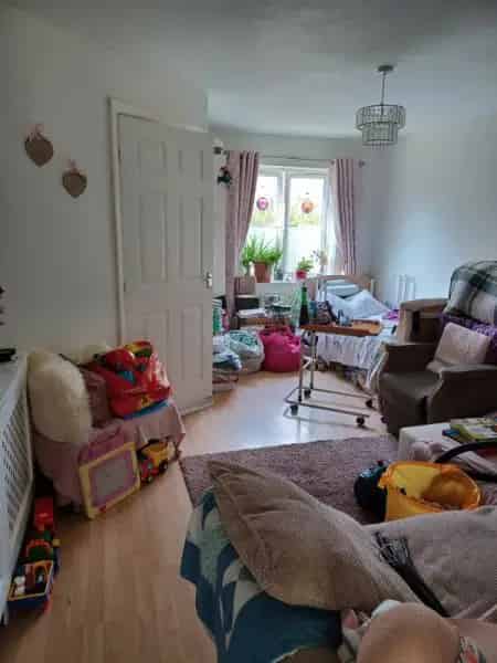 2 Bed Spacious House Near Schools