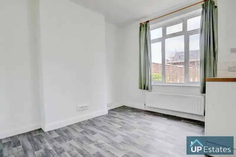 3 Bedroom End Terrace House for Sale