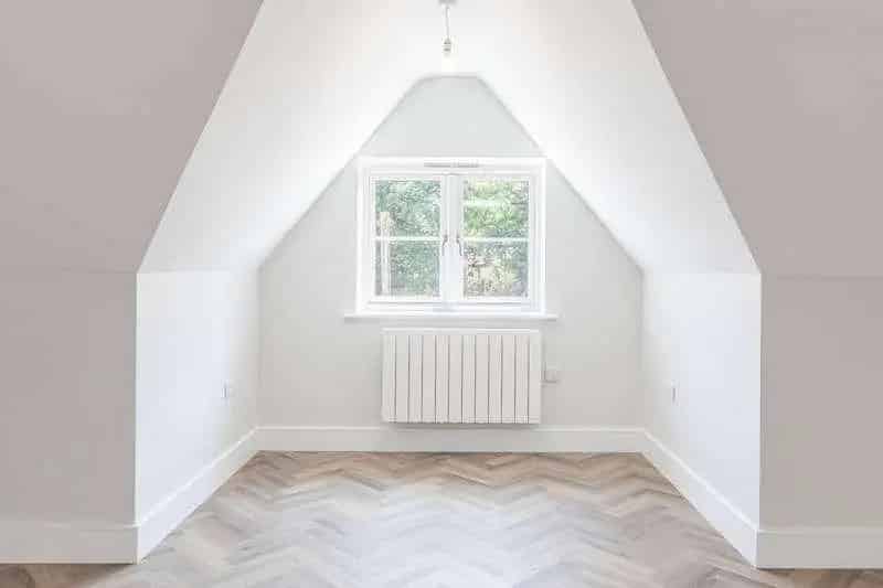 2 Bed Flat for Sale in West Byfleet