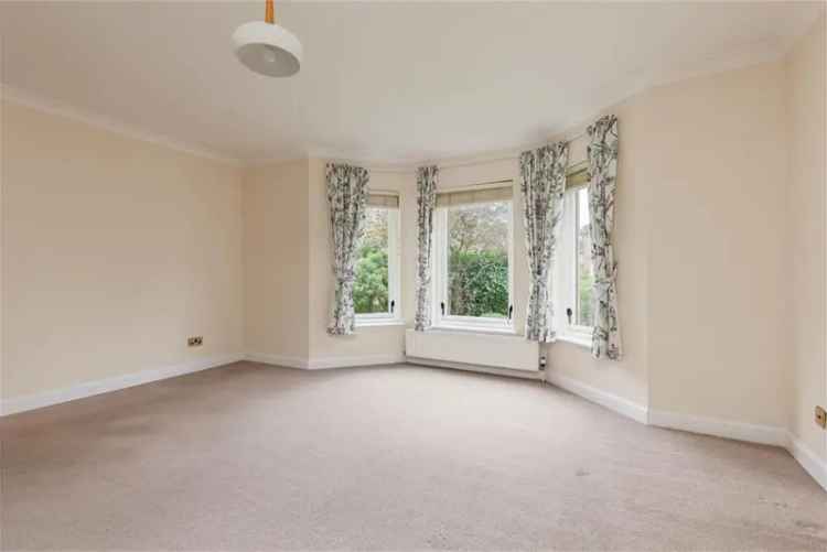 3 Bed Flat - Others with 1 Reception Room