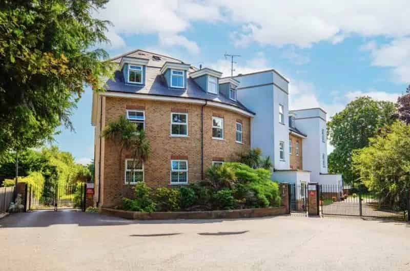 Luxury Two-Bedroom Apartment with Cricket Ground Views
