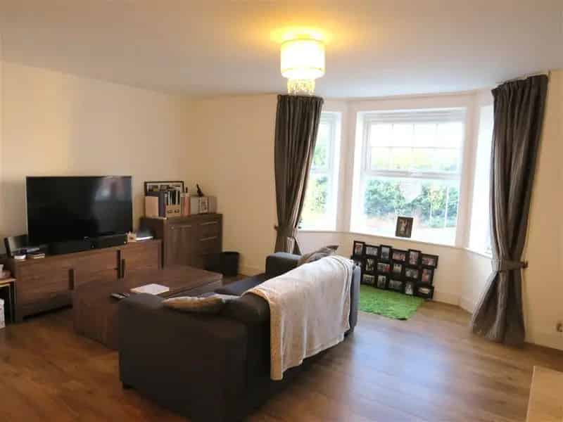 2 Bed Apartment with Allocated Parking Zero Deposit Available