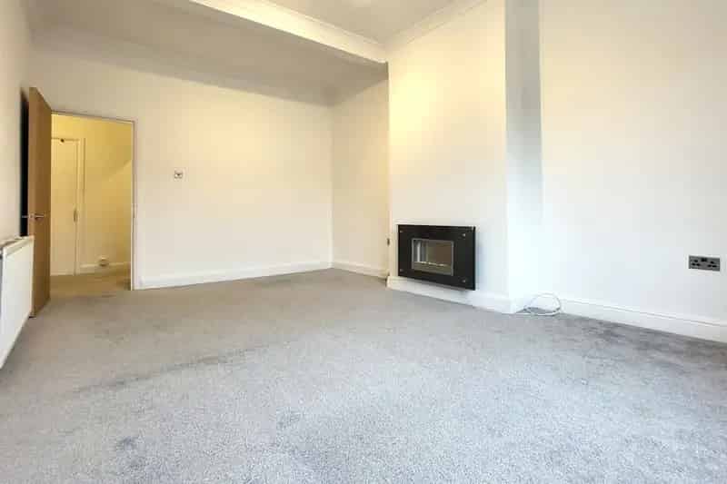 3 Bed Duplex Flat Near Junction Station