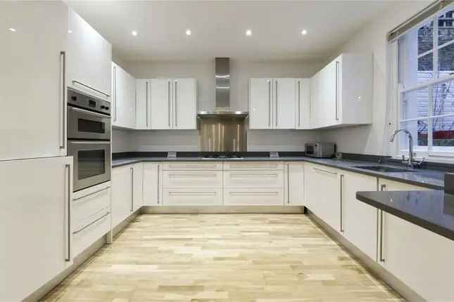 Flat to rent in Ledbury Road, London W11