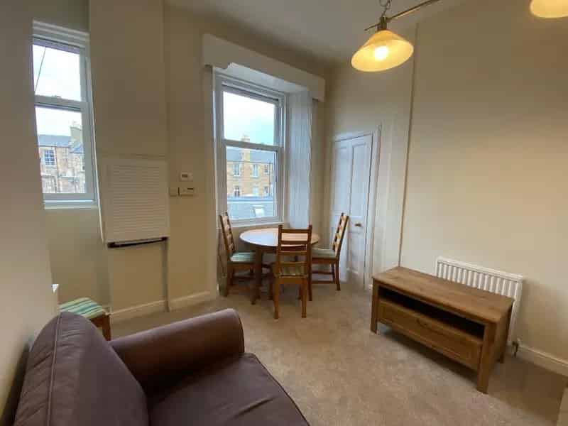 3 Bedroom Flat to Rent in Edinburgh