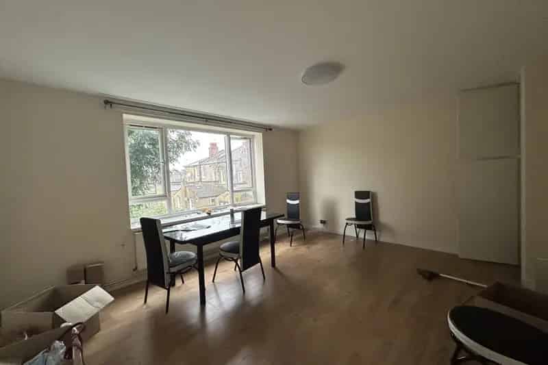 3 Bed Flat near Westfield Shepherds Bush - HMO Licensed