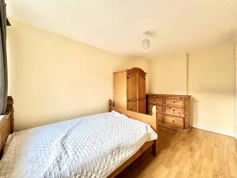 3 Bedroom Flat to Rent in East London