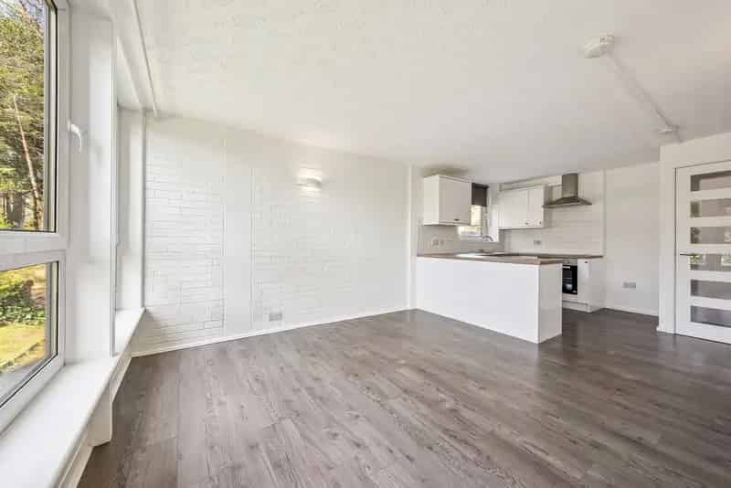 3 Bedroom Apartment West End Cleveden Private Parking Lift