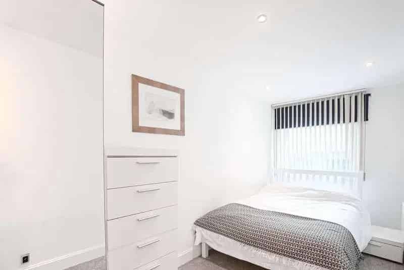 2 Bed Flat for Sale Vauxhall Bridge Road