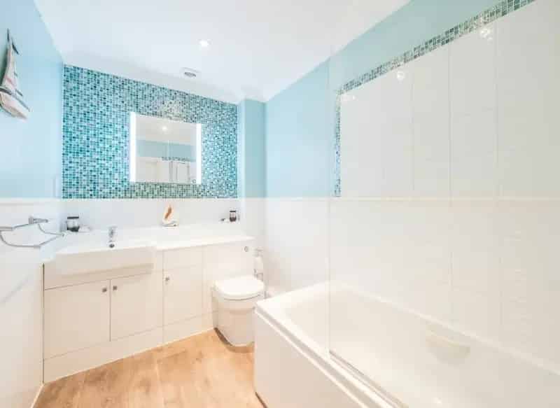 One Double Bedroom Ground Floor Apartment Near Strawberry Hill Station