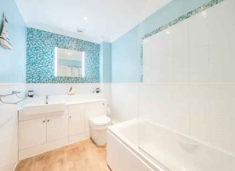One Double Bedroom Ground Floor Apartment Near Strawberry Hill Station