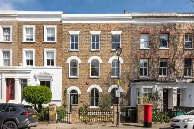 5 Bedroom Family Home for Sale in Stockwell Park