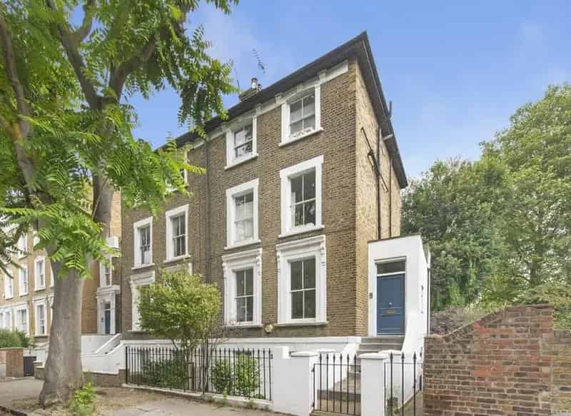 Two Bedroom House Near Essex Road Rail Station
