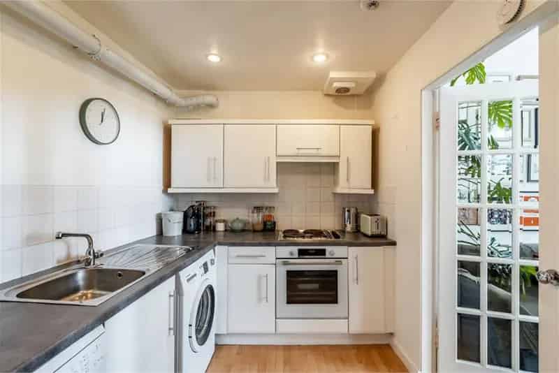 2 Bed Terraced House Newhaven - Sea Views & Modern Amenities