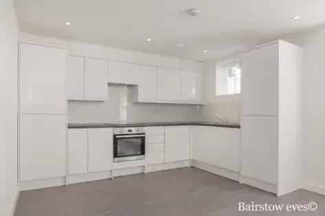 3 Bed Flat Near West Ham Station - Newly Refurbished
