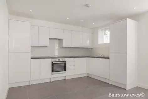 3 Bed Flat Near West Ham Station - Newly Refurbished