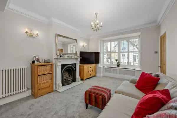Spacious Victorian House with Modern Amenities