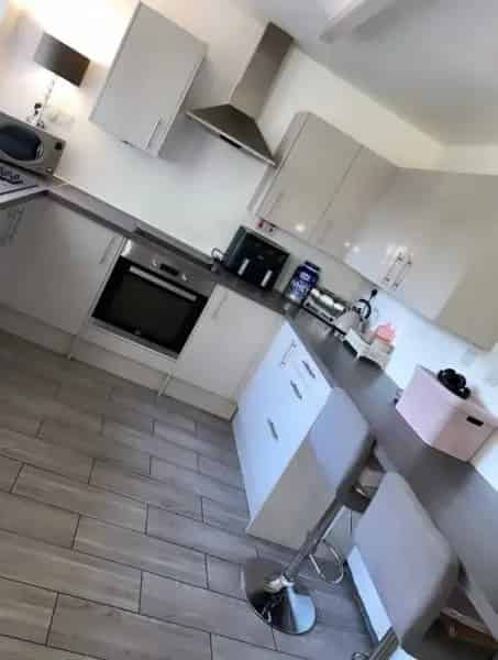 2 Bedroom House with New Kitchen and Large Garden