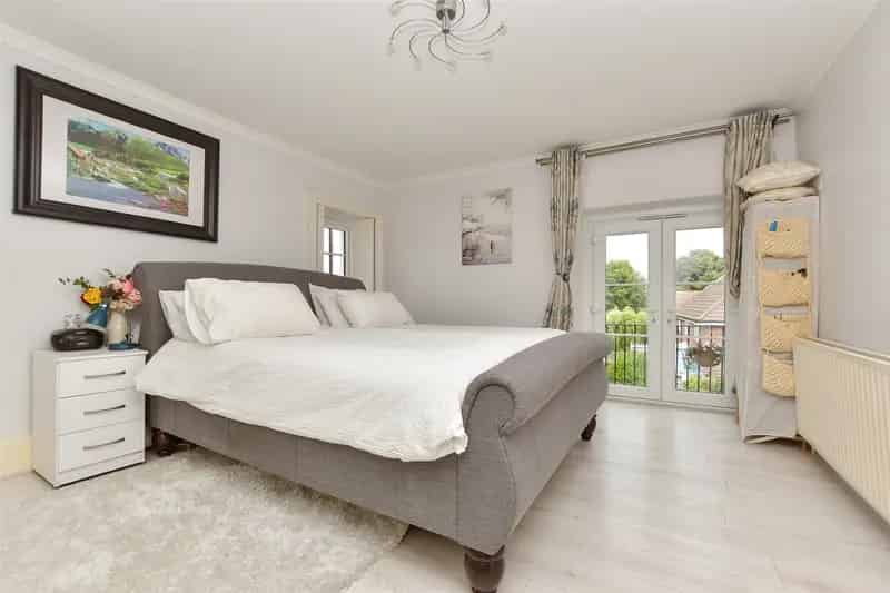 2 Bedroom Apartment for Sale Near Croydon and Bromley