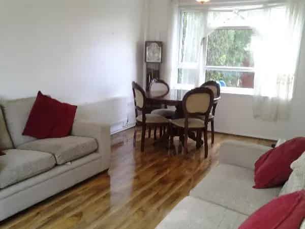 2 Bed Council House Leeds - Seeking Semi in Hertfordshire Surrey Kent