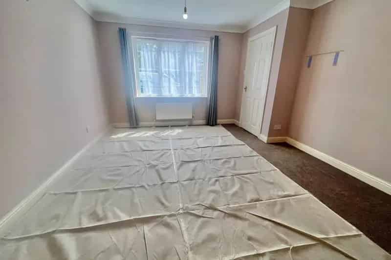 Three Bedroom Family Home Near Town Centre and Train Station