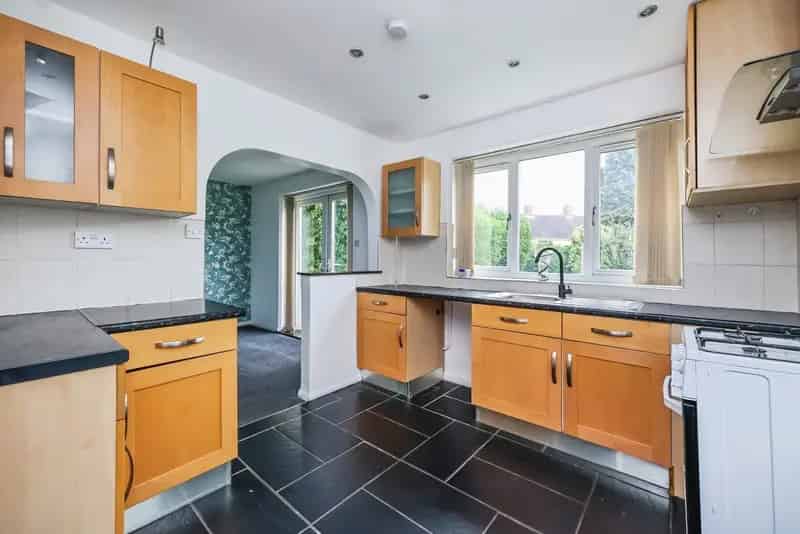 Three Bedroom Semi-Detached House Clifton No Upward Chain