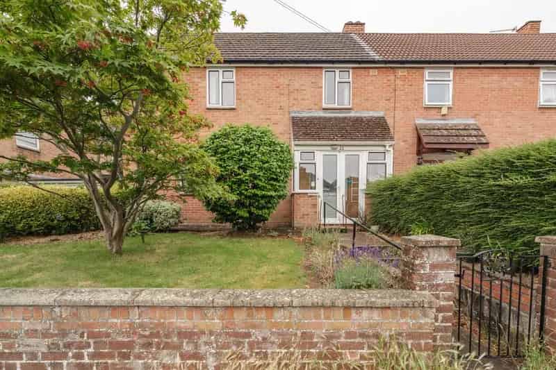 3 Bedroom Semi-Detached House For Sale Near Westbury And Stoke Bishop