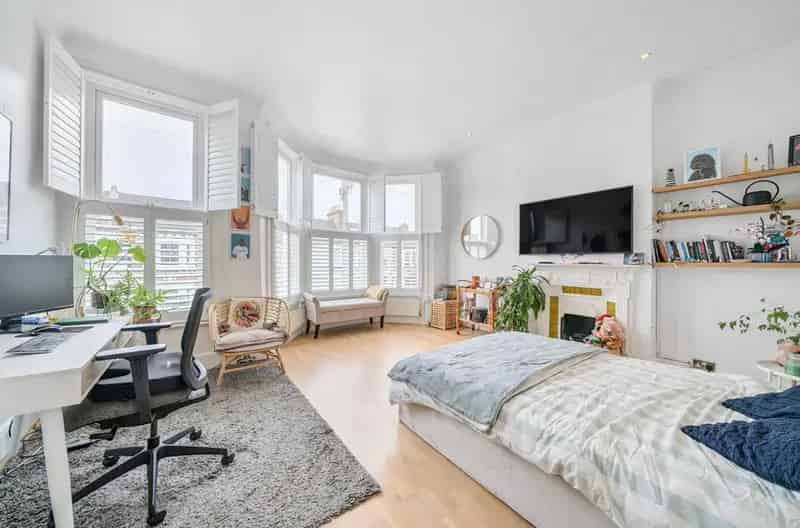 2 Bedroom Victorian Flat for Sale