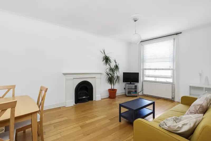 Spacious One-Bedroom Apartment in W2