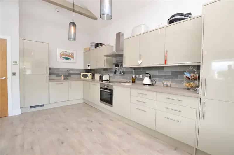 Flat For Sale , Warren House Lane, Leeds, England