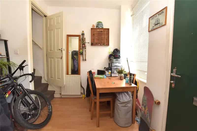 3-Bed Terrace House Near Leeds Centre Universities Hospitals Investment Commuter